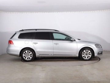 Volkswagen Passat B7 Variant 2.0 TDI CR DPF BlueMotion 140KM 2013 VW Passat 2.0 TDI, DSG, Navi, Xenon, Bi-Xenon, zdjęcie 5