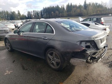 Mercedes Klasa E W213 2018 Mercedes-Benz Klasa E 2018 MERCEDES-BENZ E 300 4MATIC 2.0 Benzyna 242KM, zdjęcie 2