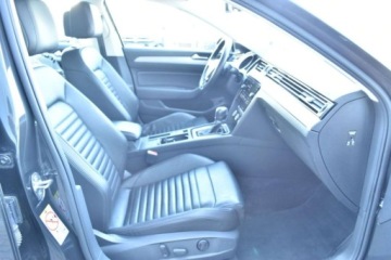 Volkswagen Passat B8 Limousine 2.0 TDI BlueMotion SCR 190KM 2019 Volkswagen Passat SalonPL 190KM DSG TDI HighlineSkoraACCNavi18Business ASO, zdjęcie 35