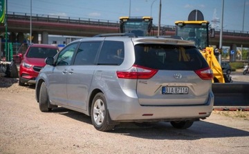 Toyota Sienna III 3.5 V6 266KM 2017 Toyota Sienna Toyota Sienna III 3.5 AUTOMAT 3.5 Benzyna 265KM, zdjęcie 7