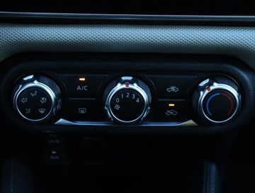 Nissan Micra V 1.0 IG 71KM 2018 Nissan Micra 1.0 IG, Klima, zdjęcie 13