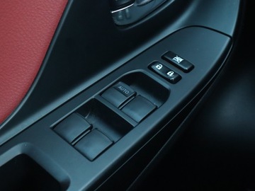 Toyota Yaris III Hatchback 5d Facelifting Hybrid 100KM 2017 Toyota Yaris 1.5 Hybrid, Salon Polska, zdjęcie 17