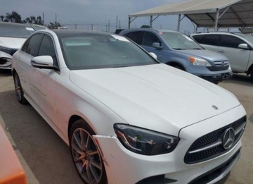 Mercedes Klasa E W213 2022 Mercedes-Benz Klasa E 2022, 2.0L, od ubezpieczalni 2.0 Benzyna 255KM, zdjęcie 8