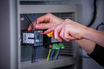 Отвертка Wiha со сменными битами, изоляция VDE
