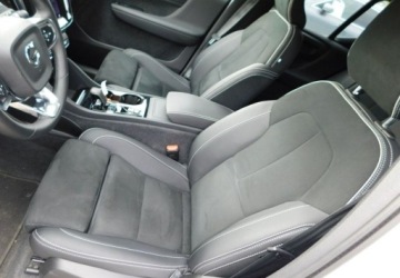 Volvo XC40 Crossover Facelifting 2.0 B3 163KM 2023 Volvo XC 40 2.0B3 BEZWYPADKOWY Black Edition Model 2024r 2.0 Benzyna 163KM, zdjęcie 2