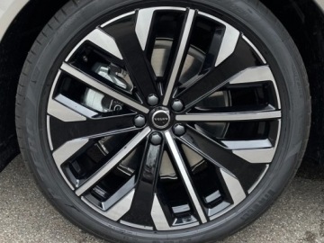 Volvo XC60 II Crossover Plug-in Facelifting 2025 2.0 T8 Plug-in hybrid 455KM 2026 VOLVO XC60 T8 Plug-In Hybrid AWD Ultra Bright 2.0 (455KM) 2026, zdjęcie 14