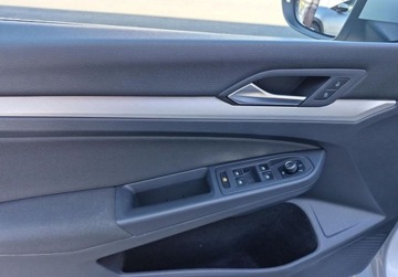 Volkswagen Golf VIII Variant 1.5 TSI 150KM 2022 Volkswagen Golf 1.5 Benzyna 150KM, zdjęcie 9