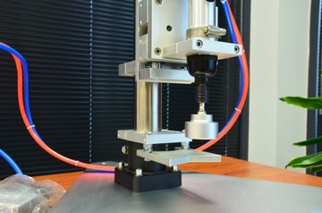 МАШИНА ДЛЯ УКУПКИ КРЫШЕК, ПОЛУАВТОМАТИЧЕСКАЯ