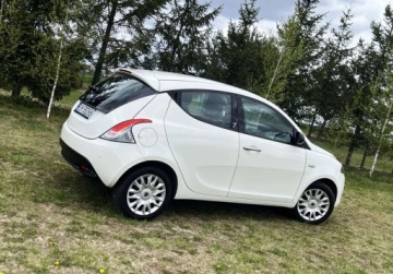 Lancia Ypsilon IV Hatchback 5d 1.3 Multijet 16v 95KM 2011 Lancia Ypsilon KLIMATYZACJA, zarejestrowany, czujniki cofania, ZERO KOROZJ, zdjęcie 2