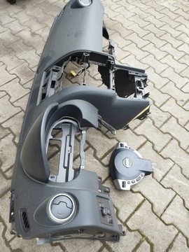 DESKA ROZDĚLOVAČE KOKPIT NISSAN QASHQAI 2010