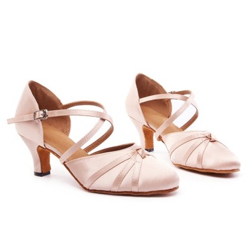 Танцевальные туфли для 5 -сантиметровой бежевой плоти стандарт