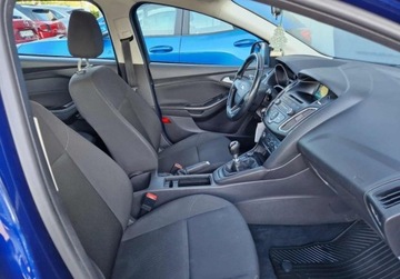 Ford Focus III Kombi Facelifting 1.5 TDCi 95KM 2017 Ford Focus Ford Focus 1.5 TDCiEcoBlue 95 KM M6 SalonPLSerwisASOFVMarza, zdjęcie 28