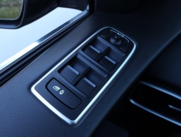 Jaguar F-Pace SUV 2.0 i4D 180KM 2017 Jaguar F-Pace 20d AWD, Serwis ASO, 177 KM, 4X4, zdjęcie 15