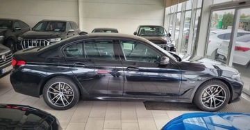 BMW Seria 5 G30-G31 2022 BMW Seria 5 Salon Polska 292KM Xdrive Mpakiet 2.0 Hybryda Plug-in 204KM, zdjęcie 3