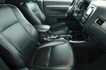 Mitsubishi Outlander III SUV Facelifting 2017 2.0 150KM 2017 Mitsubishi Outlander 2.0, Salon Polska, zdjęcie 6