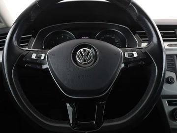 Volkswagen Passat B8 Variant 1.4 TSI BlueMotion Technology ACT 150KM 2016 Volkswagen Passat klima auto navi grzane fotele, zdjęcie 20