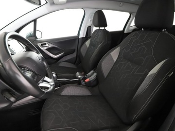 Peugeot 2008 I SUV Facelifting 1.2 PureTech 110KM 2017 Peugeot 2008 Style panorama grzane fotele kamera, zdjęcie 12