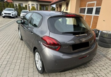 Peugeot 208 I Hatchback 5d Facelifting 1.2 PureTech 82KM 2018 Peugeot 208 1,2 83KM Klimatyzacja Serwis 1.2 Benzyna 83KM, zdjęcie 8