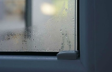 ОКОННЫЙ ВЕНТИЛЯТОР БЕЗ ФРЕЗЕРОВКИ, НЕОБХОДИМЫЙ - Белый с ЧЕРНЫМ уплотнителем