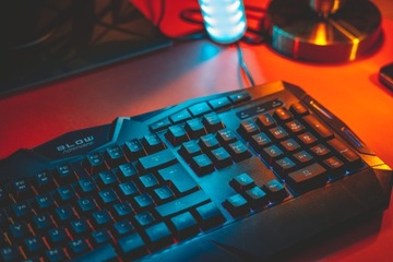 ИГРОВАЯ КЛАВИАТУРА СО СВЕТОДИОДНОЙ ПОДСВЕТКОЙ ДЛЯ ГЕЙМЕРОВ