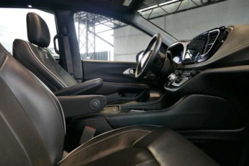 Chrysler Pacifica II 3.6 V6 Hybrid 264KM 2022 Chrysler Pacifica 3.6LHybrydaWersjaS, FamilyCam Wentyl Cam360 RadarPanoram, zdjęcie 27