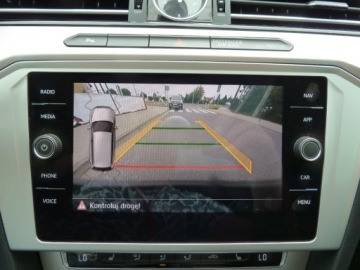 Volkswagen Passat B8 Variant 2.0 TDI BlueMotion SCR 150KM 2018 Volkswagen Passat NAWIGACJA PLHIGHLINE DSG-7PANORAMAASYSTENT PARKOWANIASKO, zdjęcie 20