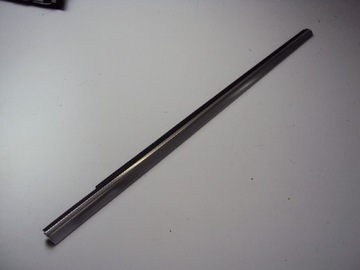 LISTWA ZGARNIAJĄCA PRAWY PRZÓD MERCEDES W176 2012-2018