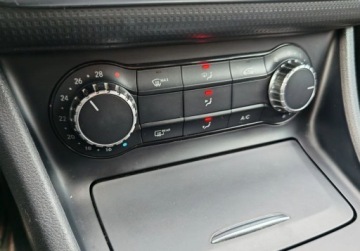 Mercedes Klasa A W176 Hatchback 5d 1.5 180 CDI BlueEFFICIENCY 109KM 2014 Mercedes-Benz Klasa A 1.5 Diesel 109KM, zdjęcie 16