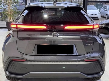 Toyota C-HR II SUV Plug-In 2.0  223KM 2025 Od ręki - Style 2.0 Hybrid Dynamic Force Plug-in 223KM | Podgrzewane fotele, zdjęcie 2