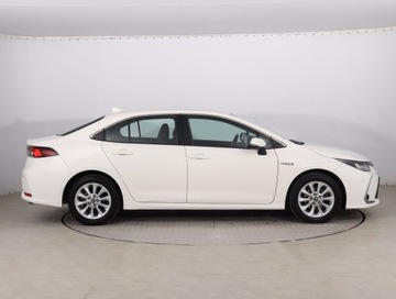 Toyota Corolla XII Sedan 1.8 Hybrid 122KM 2019 Toyota Corolla 1.8 Hybrid, Salon Polska, zdjęcie 5