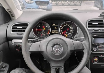 Volkswagen Golf VI Variant 1.6 TDI-CR DPF BlueMotion 105KM 2012 Volkswagen Golf 2012r, SALON POLSKA. 1.6 TDI. Lekko uszkodzony przod. Jezd, zdjęcie 9