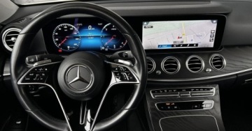 Mercedes Klasa E W213 Limuzyna 2.0 220d 194KM 2020 Mercedes-Benz Klasa E E220 4matic Od dealera Kamera cofania LED Martwe Pole, zdjęcie 15