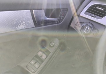 Audi A4 B8 Limousine 2.0 TDi 140KM 2009 Audi A4 Avant 2009 2.0 TDI. Uszkodzony lewy przod. 2.0 Diesel 140KM, zdjęcie 9