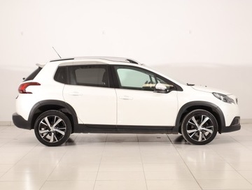 Peugeot 2008 I SUV Facelifting 1.2 PureTech 110KM 2019 Peugeot 2008 1.2 PureTech, Salon Polska, zdjęcie 5