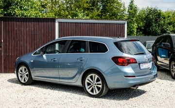 Opel Astra J Sports Tourer 1.4 Turbo ECOTEC 140KM 2011 Opel Astra 1.4T 140KM Led Xenon PDC Climatronic serwis ASO Alu 1.4 Benzyna, zdjęcie 16
