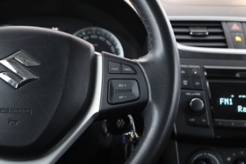 Suzuki Swift V Hatchback 3d Facelifting 1.2 VVT 94KM 2015 Suzuki Swift 1.2, Salon Polska, Serwis ASO, Klima, zdjęcie 17