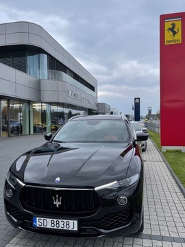 Maserati Levante 3.0 V6 GDI 350KM 2017 Maserati Levante 3.0 benz 349KM 2017r czarny- czerwone wnętrze Stan idealny, zdjęcie 1