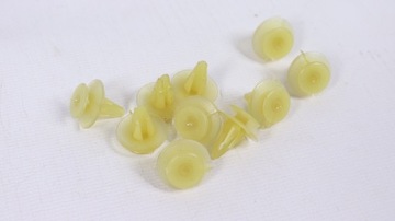 LIŠTA DVEŘE PŘEDNÍCH LEVÝ MITSUBISHI PAJERO VAGÓN IV