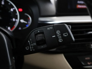 BMW Seria 5 G30-G31 Touring 520d 190KM 2018 BMW 520 4x4 automat pamorama full LED jasne skóry, zdjęcie 34