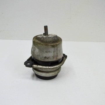 7L8199131A AUDI ULOŽENÍ MOTORU PRAVÁ