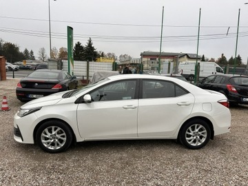 Toyota Corolla XI Sedan Facelifting 1,6 Valvematic 132KM 2017 Toyota Corolla 1.6 benzyna/Biała perła/Kamera, zdjęcie 4