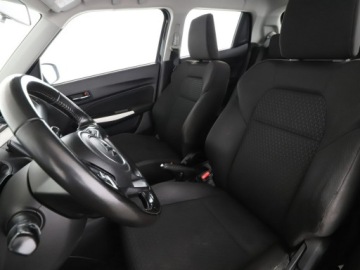 Suzuki Swift VI Hatchback Facelifting 1.2 DualJet SHVS 83KM 2021 Suzuki Swift mHEV klima tempomat, zdjęcie 12