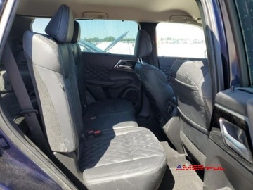 Mitsubishi Outlander III 2023 Mitsubishi Outlander 2023 r., 2,5 L od ubezpieczalni 2.5 Benzyna 181KM, zdjęcie 10