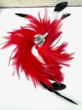 Головной убор БРОШЬ-БУЛАВКА Головной убор КРАСНЫЕ ПЕРЬЯ