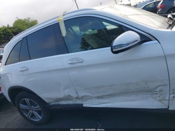 Mercedes GLC C254/X254 2022 Mercedes-Benz GLC 300 suv 2.0 Benzyna 255KM, zdjęcie 7