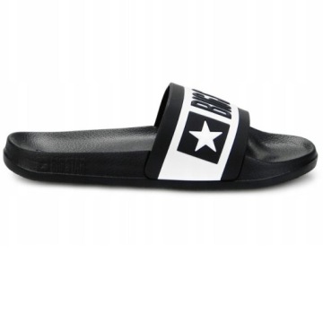 Женские большие звездные тапочки на пляжном бассейне вокруг дома