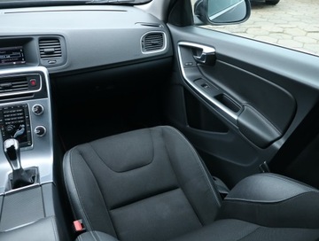 Volvo V60 I Kombi Facelifting 2.0 D4 DRIVE-E 190KM 2016 Volvo V60 D4 2.0, Salon Polska, Serwis ASO, zdjęcie 7