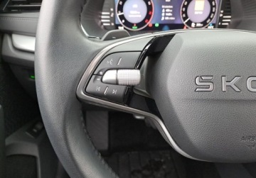 Skoda Octavia IV Liftback 1.5 TSI EVO 150KM 2024 Skoda Octavia SalonPL 1.5eTSI mHEV 150KM DSG Selection ASO Virtual Matrix, zdjęcie 17