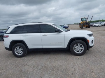 Jeep Grand Cherokee V 2023 Jeep Grand Cherokee 2023 JEEP GRAND CHEROKEE LAREDO 4X2 3.6 Benzyna 293KM, zdjęcie 8