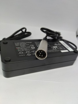 Зарядное устройство 2А 36В/42В GIANT Explorer 5 PIN для велосипеда